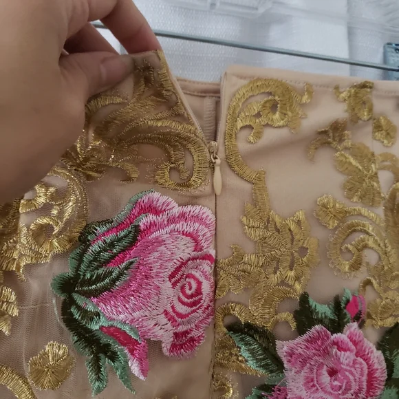 Medium Fashion Nova 2 Piece Set - Gold Lace With Pink Floral Print - Picture 8 of 11